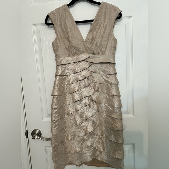 London Times tiered sleeveless cocktail‎ dress in champagne color size 6 - Picture 2 of 14